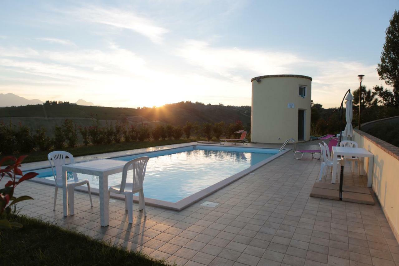 Agriturismo Terra Dei Falchi Castilenti Exterior photo